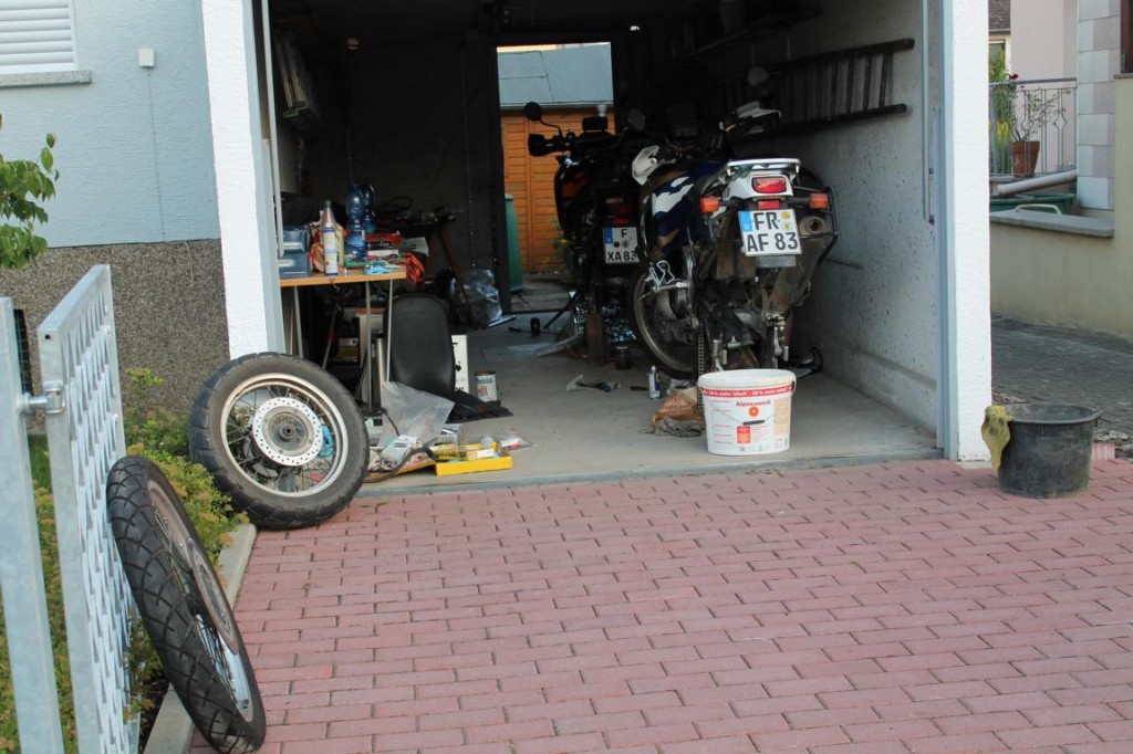 The garage which has been kindly provided by Daniels Grandpa. Who made the stay at his place very pleasant. 